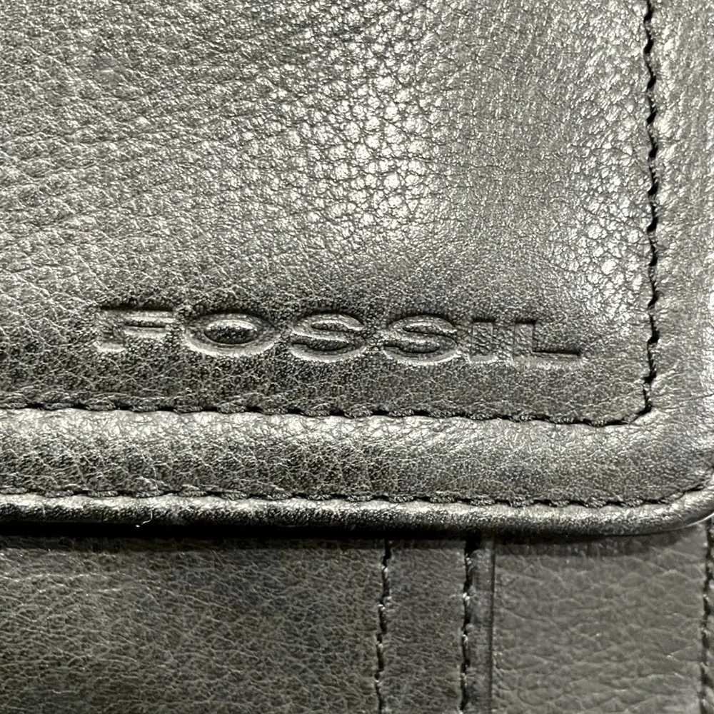 Fossil sleek versatile